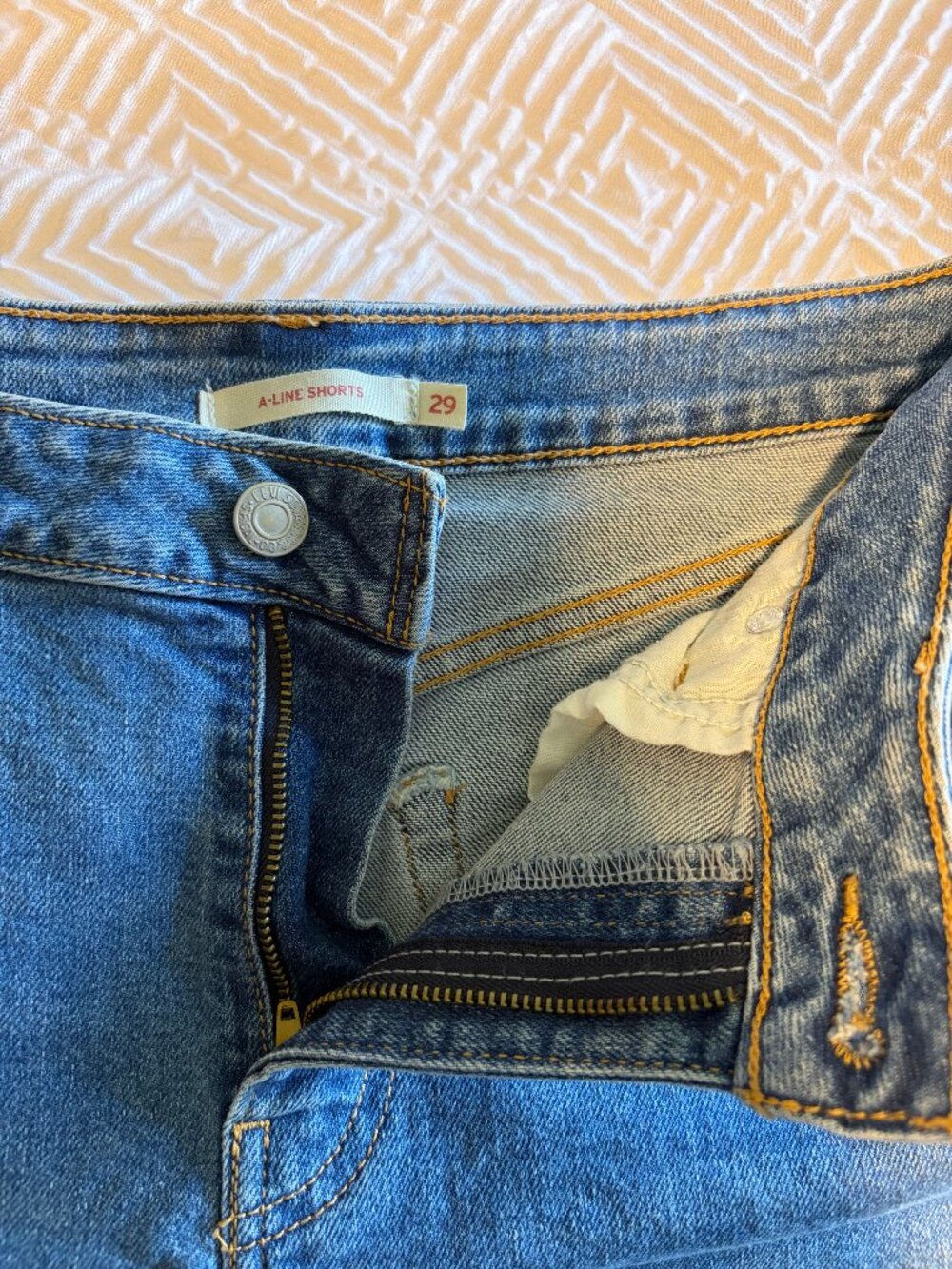 Levi's A-Line Denim Shorts size 29 - Picture 2 of 4